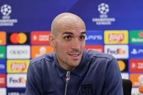 تقارير: فالنسيا يستهدف أوريول روميو لاعب برشلونة